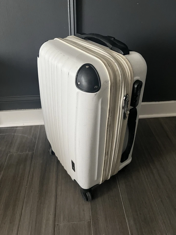 Calpak 20” Hard Case Carry On Luggage - Image 3 of 4