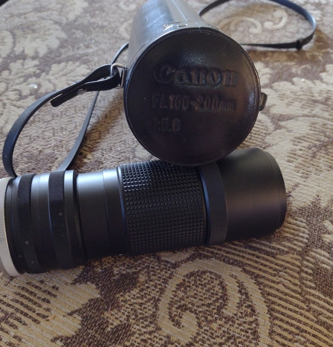 Vintage Canon Zoom Lens FD 100-200mm 1:5.6 - Made In Japan