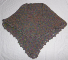 TRES BEAU CHALE COLORE TRICOTE A LA MAIN NEUF AVEC LAINE ALPAGA