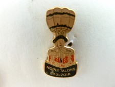 PIN'S CARNAVAL  / GILLES  / NOIRS TALONS SAULZOIR /  2