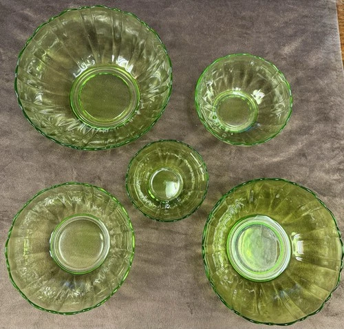 5 Vintage Emerald Green Anchor Hocking Nesting Bowls