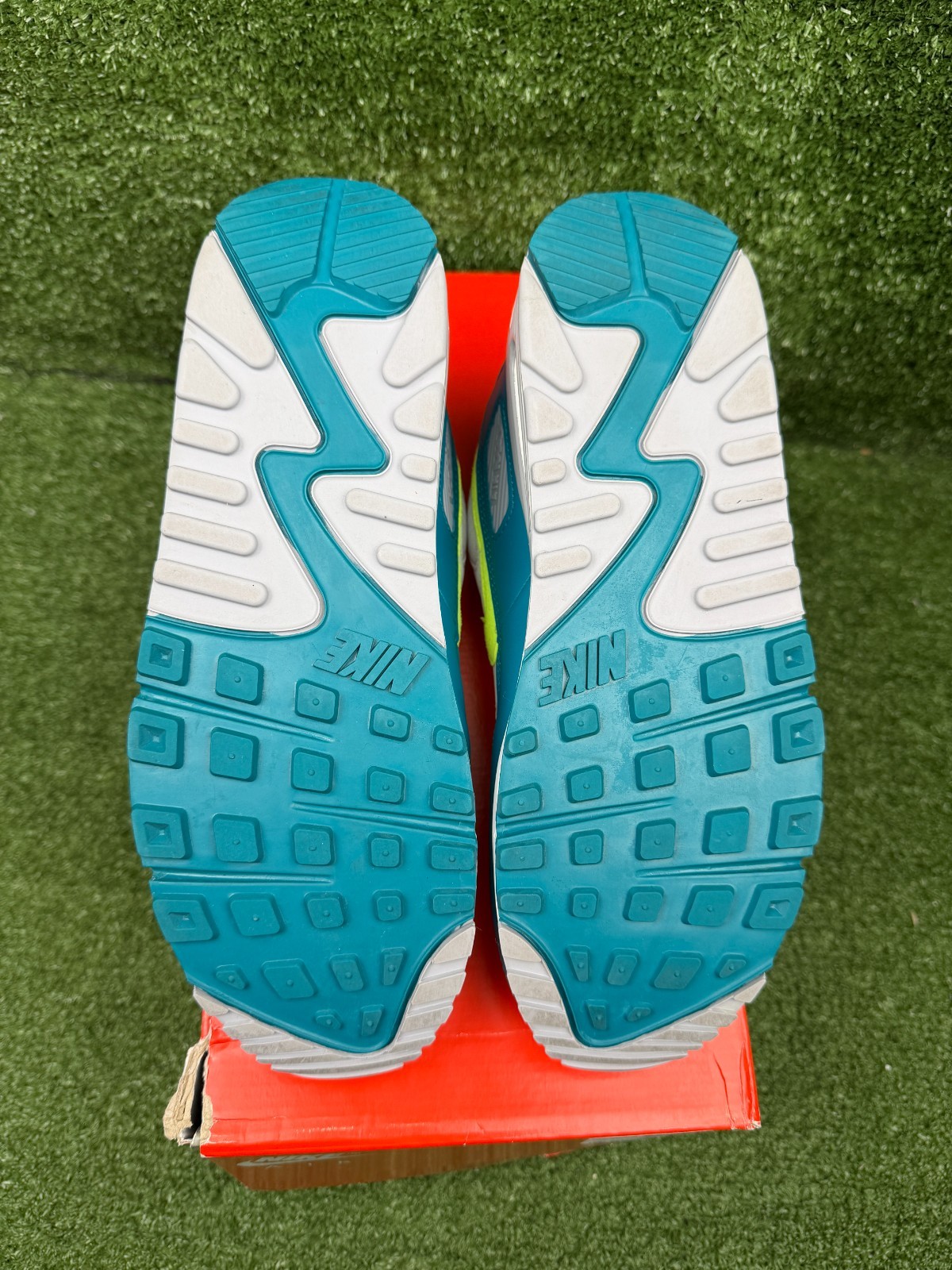 Size 10.5 - Nike Air Max 90 Spruce Lime thumbnail 8