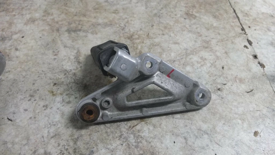 Reposapiés trasero izquierdo Honda VF750 VF 750 C V45 82 Magna Foto 3 de 4