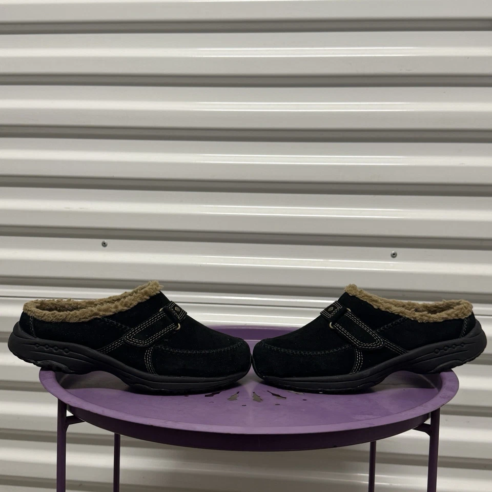 Zapatilla Easy Spirit Traveltime para mujer sin cordones 8 forrada de sherpa de cuero negra Foto 2 de 4