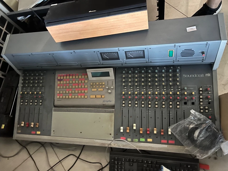 Consola de transmisión Soundcraft MBI Serie 5 Foto 2 de 2