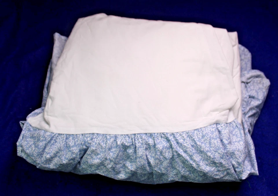 FALDA CAMA DOBLE LAURA ASHLEY azul claro blanco pequeño estampado floral Foto 4 de 4