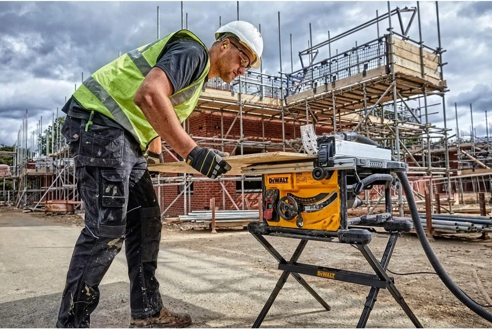 Dewalt DWE7485-QS Sega Banco Compatta 210mm - Immagine 2 di 3