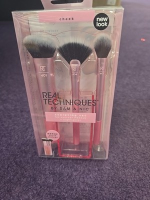 2608 Real Techniques Sculpting Brush Set Contouring Bonus  Storage New Sealed