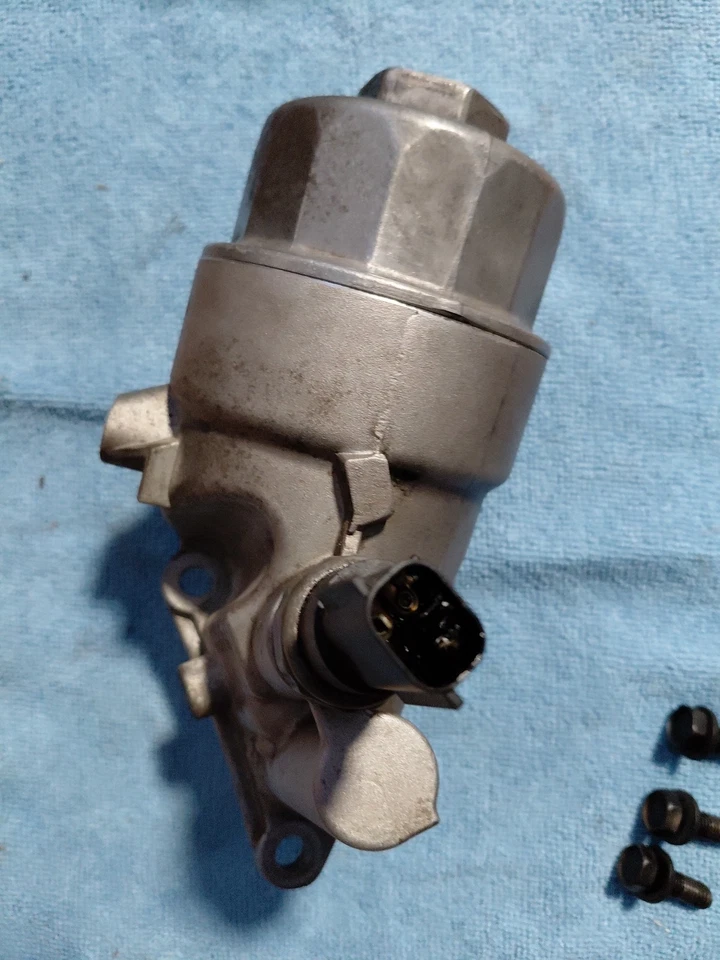 Carcasa de filtro de aceite Mini Cooper 2002-2006 con pernos 04693356AA Foto 2 de 4