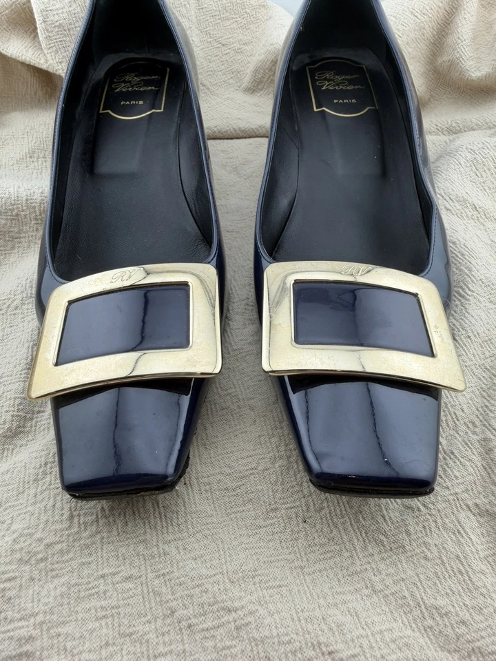 Винтажные туфли-лодочки Roger Vivier Trompette 38,5 темно-синие лакированная кожа золотая пряжка - Изображение 2 из 4