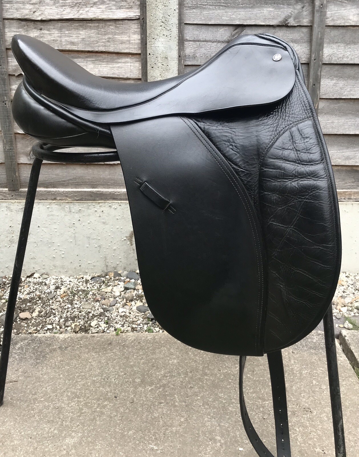 18 nero Morris & Nolan inglese Leather dressage sella Medium Wide 18 nero Morris & Nolan inglese Leather dressage sella Medium Wide
