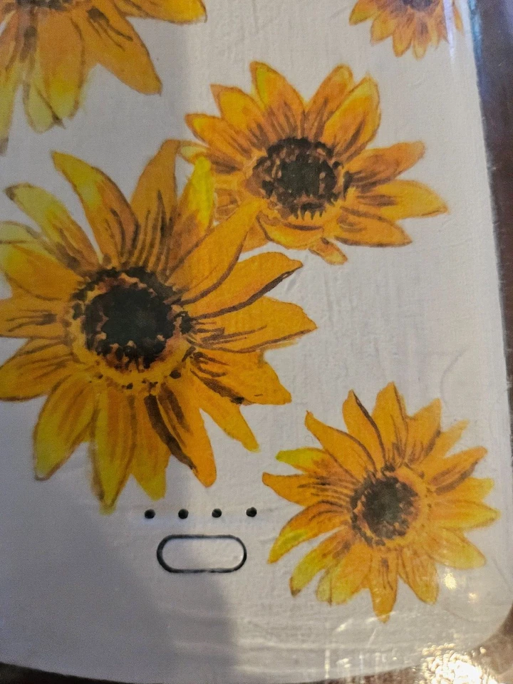 Capa de carregamento Casely iPhone XR branca com margaridas nova caixa aberta - Imagem 3 de 4