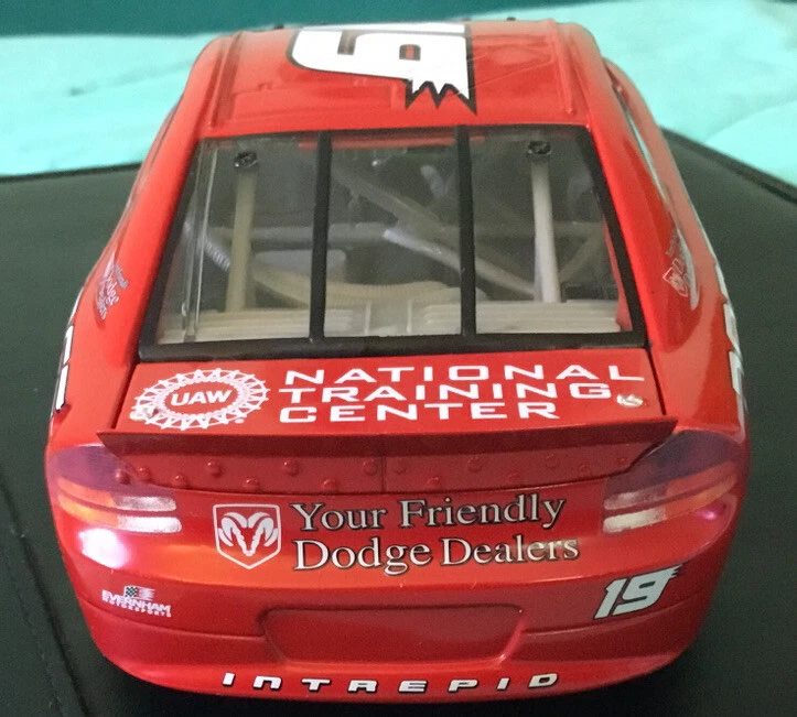 ACTION RACING #19 DODGE Show Car 2000 Intrepid R/T  - Image 4 of 4