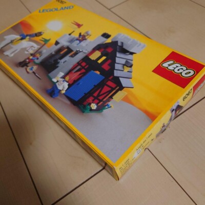 vintage 1986 LEGO 6067 Castle Lion Knights Guarded Inn unused