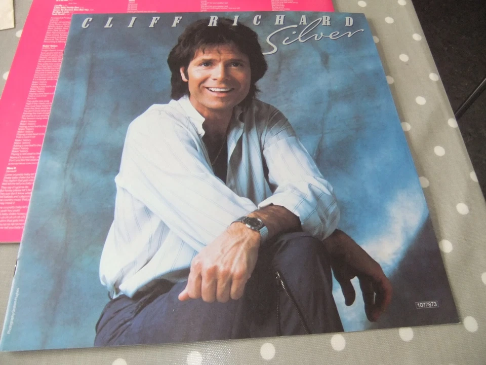 CLIFF RICHARD [ " SILVER `ROCK `N` ROLL " ] LP 1983 N/M - Image 2 of 4