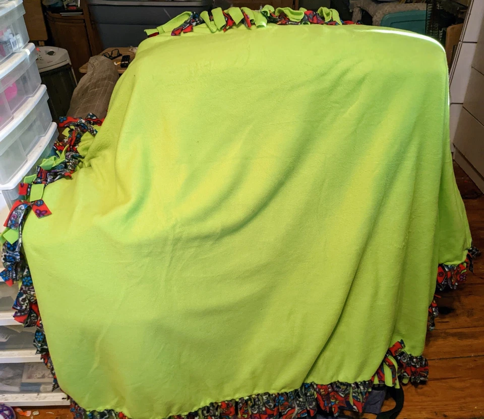 Hágalo usted mismo Manta de Vellón Calavera Casera-50 x 60 Doble Cara, Multicolor/Verde Foto 2 de 4