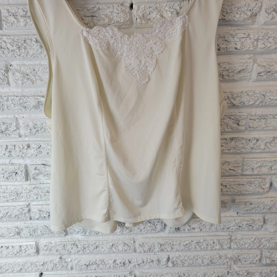 Camiseta sin mangas Cato para mujer 22W 24W Plus blanca con ribete de ganchillo mezcla de polietileno ligera Foto 4 de 4