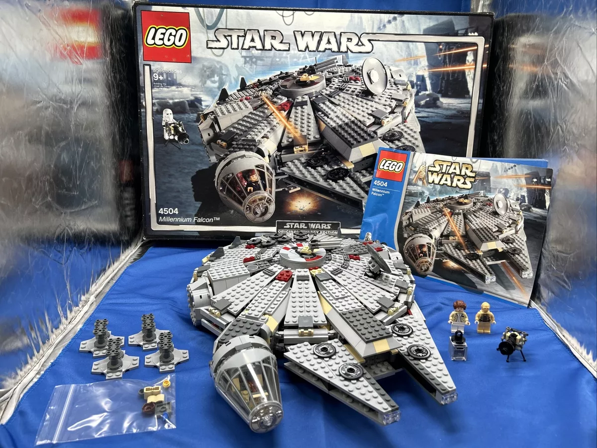 LEGO Star Wars Millennium Falcon 4504 Ship Complete All Mini Figs present