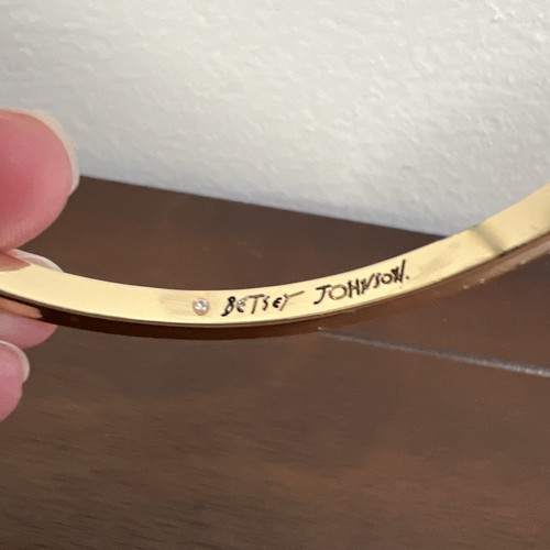 EUC Betsey Johnson Enamel Gold metal Strawberry clasp Bangle Bracelet MSRP $58 - Picture 2 of 8