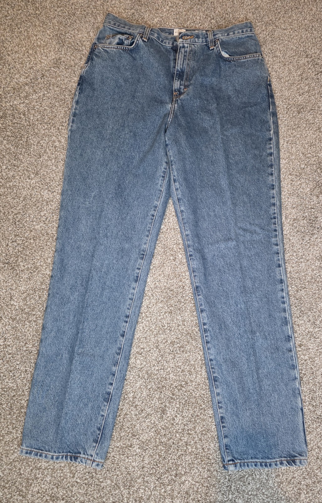 Women&rsquo;s Size 6 Blue Medium Wash 100% Cotton Tapered Leg Denim
