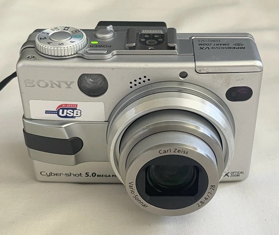 Sony Cyber-Shot DSC-V1 5.0MP Point & Shoot Digital Camera W/ Battery & Charger - Image 3 of 4