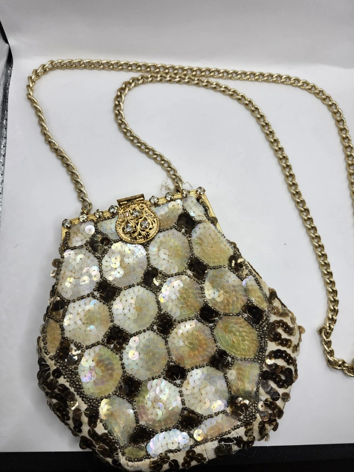 ​Cartera sin asas de noche con forma de concha de lentejuelas vintage con correa de cadena MCM retro glamour Foto 2 de 4