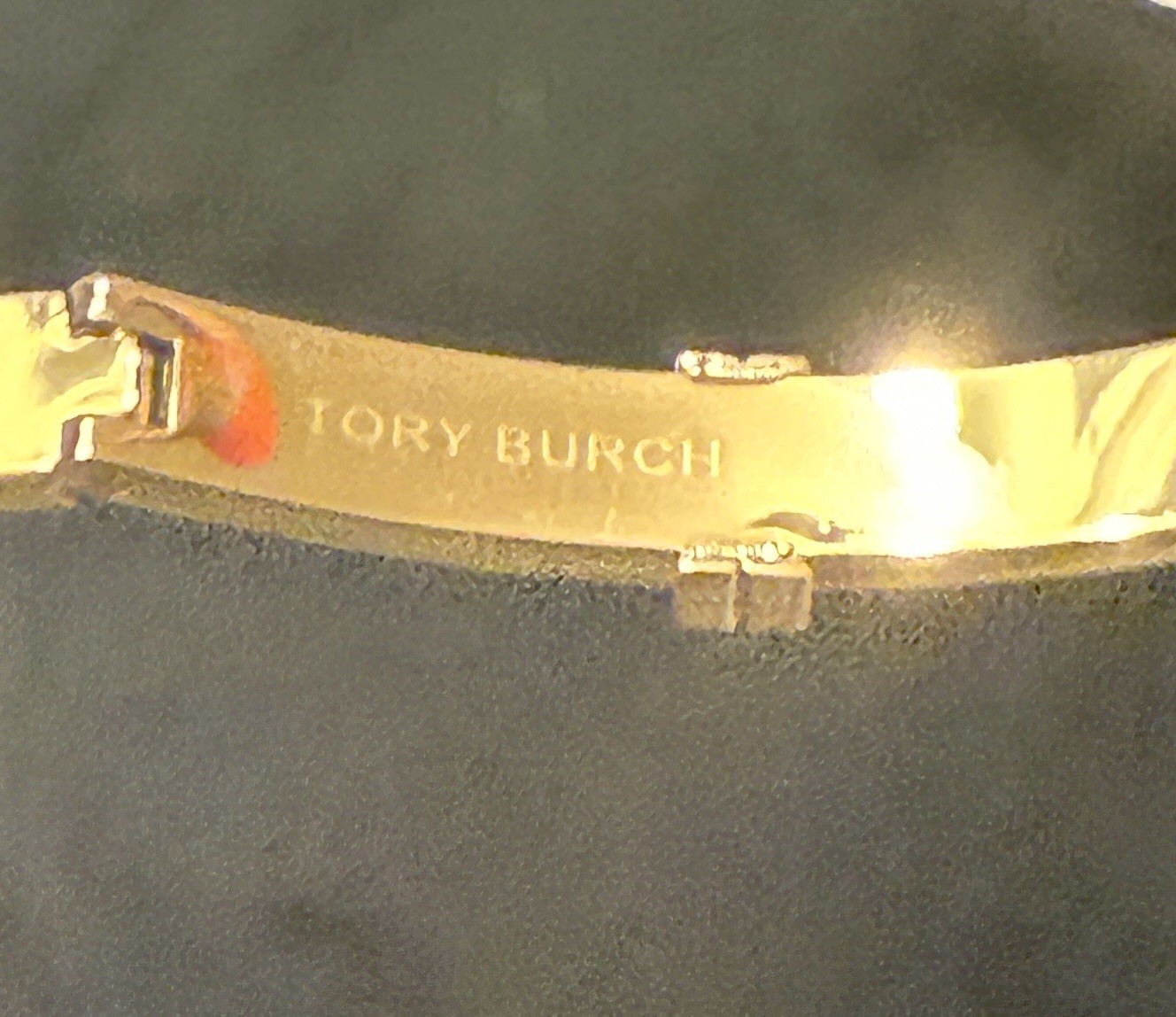 Tory Burch Signature Gold Logo Hinged Bangle Bracelet Medium Brand New🎄🎁 thumbnail 4