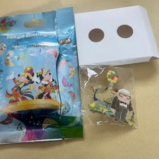 Disney Resort Harmony In Color Pin Badge Old Man Carl'S Flying House