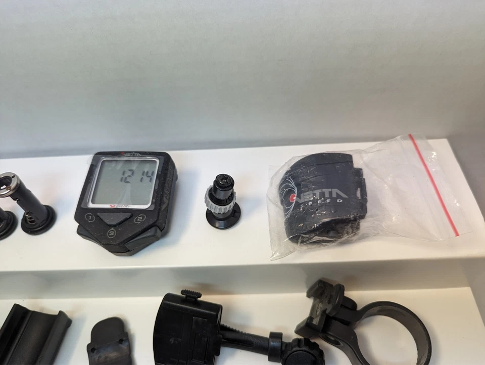 Vetta V100 Speed Cycling Computer, All Components Shown - Image 3 of 4