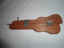 VTG.WOOD RUG HOOKING SHUTTLE,GOOD USED COND'T