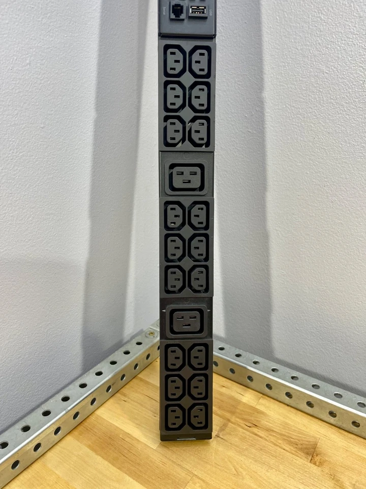 APC AP8858NA3 PDU 2G METERED RACK ZEROU for parts - Image 4 of 4