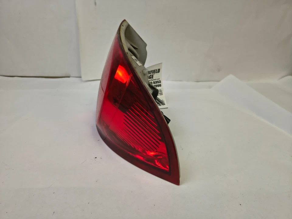 Conjunto de lámpara de luz trasera izquierda Pontiac G5 2007-2010 166-00251L OEM Foto 2 de 4