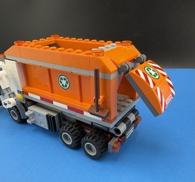 (RETIRED) LEGO CITY 60118 -  Garbage Truck  Complete !! With Minifigure 🧡💚🧡💚