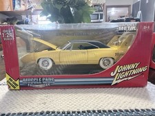 Johnny Lightning Yellow ‘70 Plymouth Superbird White Lightning 1:24