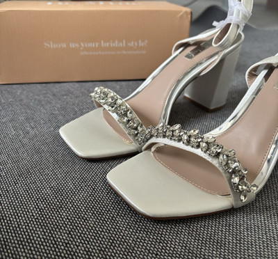 Be Mine Sandale elfenbeinfarben Satin mit Absatz 