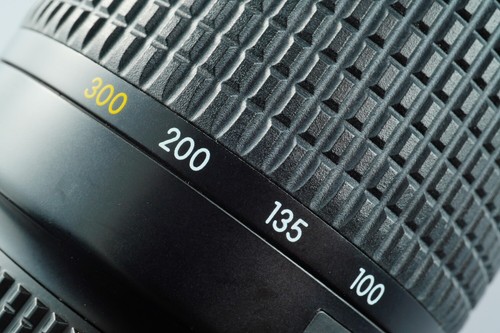 EXCELLENT Nikon AF NIKKOR 70-300mm f/4-5.6 D ED Zoom Lens - Picture 19 of 21