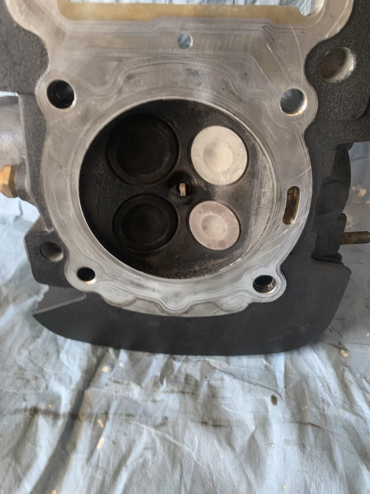 Victory Cross Country 106 2012 motor culatas delanteras y traseras Foto 2 de 4