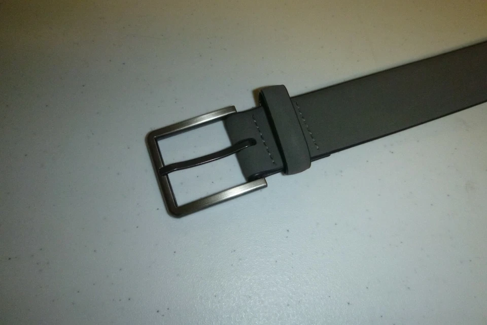 Cinturón de cuero sintético gris textura lisa de goma de diseñador Alfani para hombre talla: Med -34 Foto 3 de 4