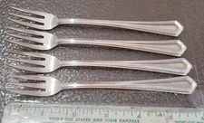World Tableware 18/8 6" Seafood Cocktail Forks Set Of 4 Unknown Pattern 