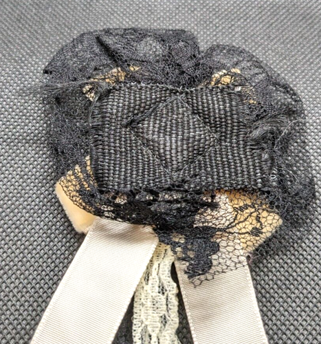 Vintage Cameo Pin Brooch Black & White Decorative Ribbon Jewelry Needs Pin - Picture 9 of 10