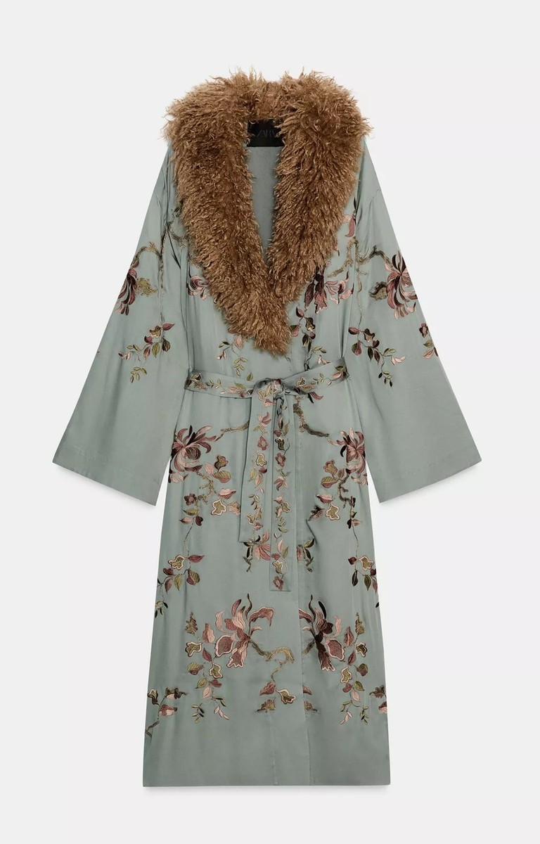 【新品未使用】yilon FUR COLLAR CLASSICAL COAT ZARA FAUX FUR COLLAR KIMONO ZW LIMITED EDITION LIGHT BLUE FW25/26