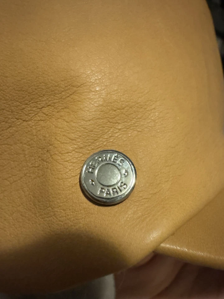 Gorra de cuero beige Hermès 58 cm Francia cuero de vaca algodón seda diseñador 2200569239 Foto 3 de 4