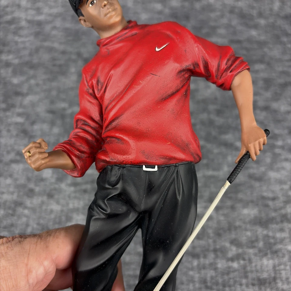 Upper Deck Historical Beginnings - Tiger Woods 1997 Masters Championship Estatua Foto 4 de 4