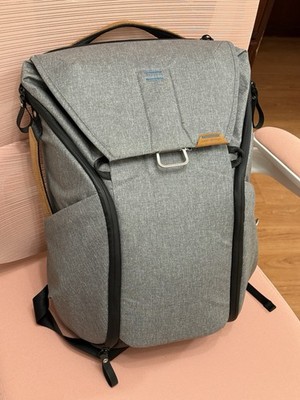 Peak design V2 20L gray sleek backpack