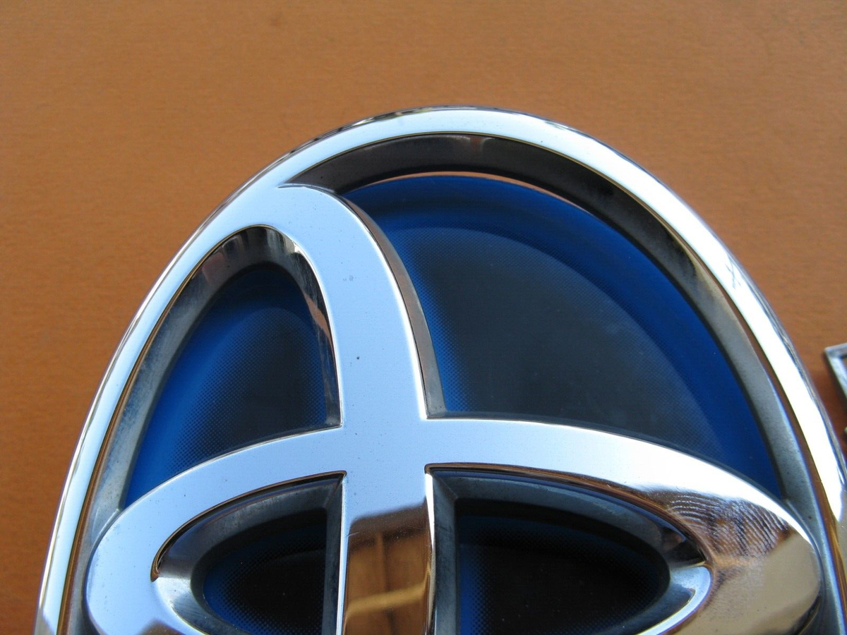 Genuine Toyota Prius 2010-2017 & Highlander 2011-2013 Trunk Lid Emblem – OEM 75310-47020