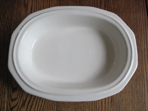 Pfaltzgraff Heritage White Oval Serving/Vegetable Bowl Castle Mark USA