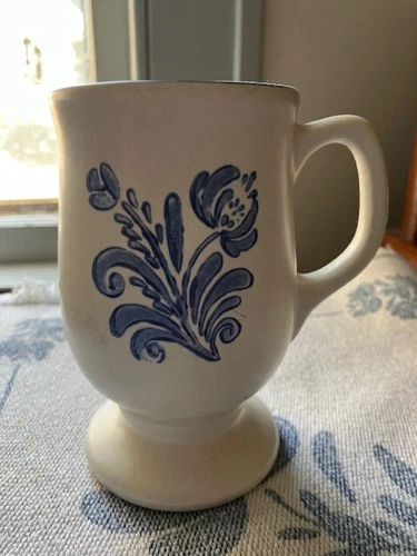 Vintage Pfaltzgraff Yorktowne Footed Pedestal Coffee Cup Mug 5 Inch tall VGUC