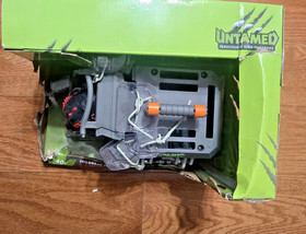 Fingerlings Untamed JailBreak Playset Infrared T-Rex Glow in Dark Dinosaur Cage