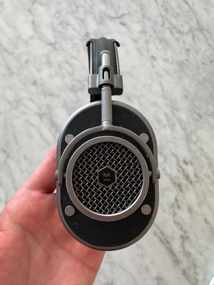 Б/у - Master & Dynamic - MH40 - черный - через ухо телефона - проводной только - Изображение 4 из 4