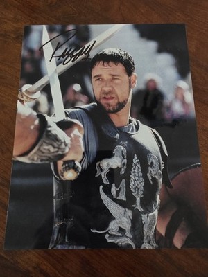 Russell Crowe Autograph / Signed Gladiator Photo